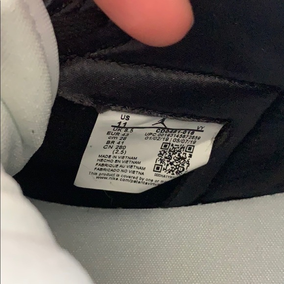 Nike Air Jordan Retro 1 High OG Satin Black Toe - Picture 3 of 8